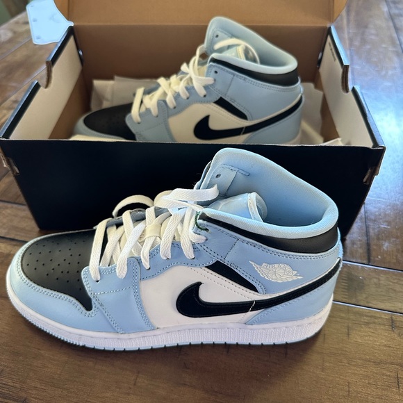 Nike, brand new, size 7Y, light blue - Picture 2 of 4